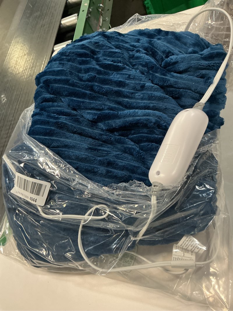 Condition photo showing Good Condition for HYLEORY Heated Blanket Electric Throw, Soft Flannel Sherpa Heater 5 Heat Settings and 3 Hours Auto Shut-Off Heating Blanket ETL Certification Over-Heat Protection Machine Washable,Navy Blue Navy Blue Throw(50"x60")