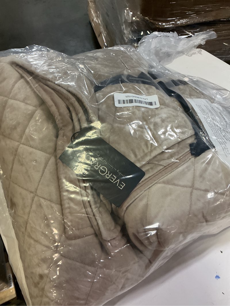 Condition photo showing Good Condition for evergrace luxury velvet quilt set queen size, diamond quilted lightweight velvet comforter for all season, ultra soft oversized bedspread coverlet bedding set with 2 pillow shams, beige taupe | luxe velvet, soft, opulent sheen, beautiful colors, oversized, oeko-tex certified full/queen (92" x 96") classic diamond beige taupe
