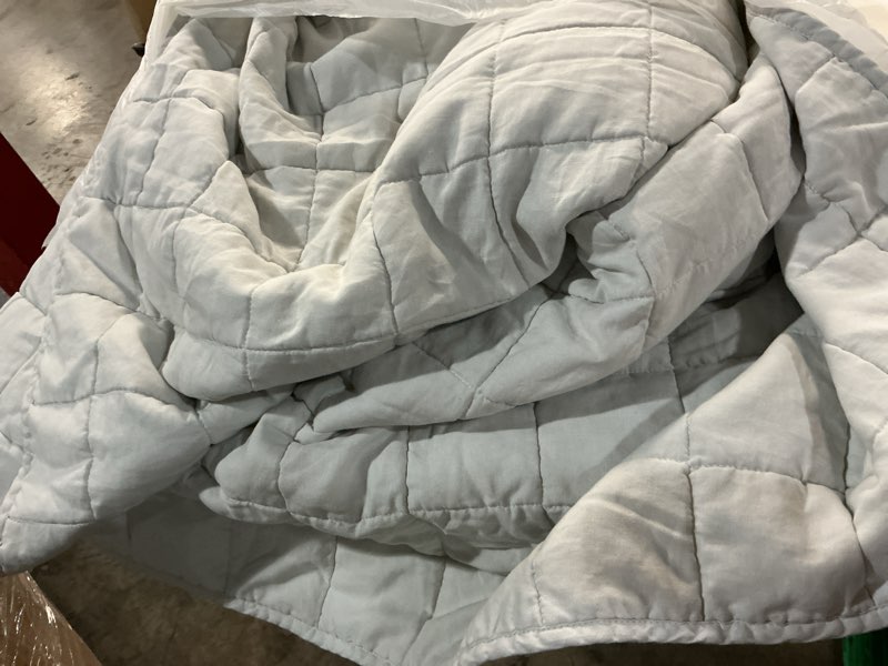 Condition photo showing Good Condition for european linen box quilt