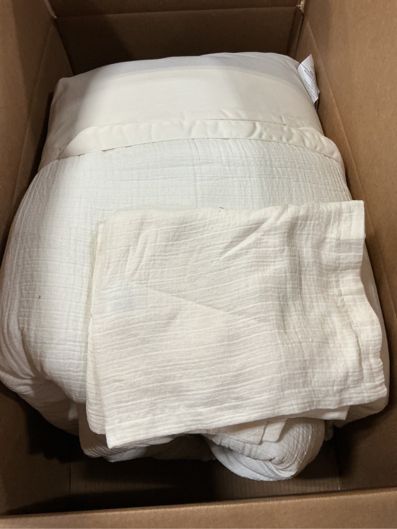Condition photo showing Good Condition for better homes & gardens 3-piece cream gauze comforter set, adult full/queen