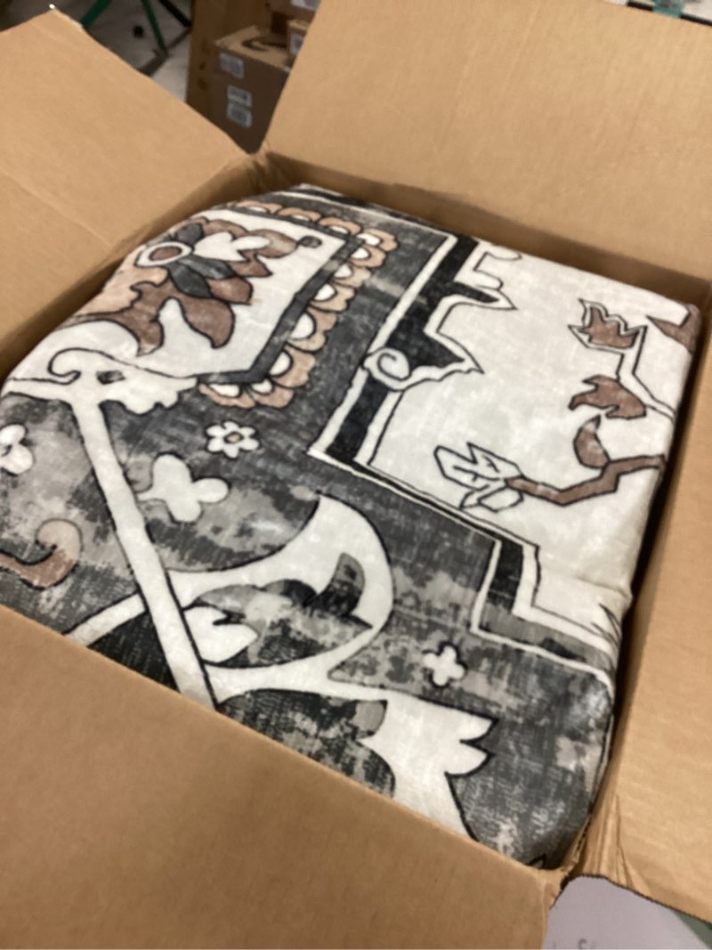 Condition photo showing Good Condition for (Similar) SAFAVIEH Chelsea Collection Area Rug - 9' x 12', Black, Hand-Hooked French Country Wool, Ideal for High Traffic Areas in Living Room, Bedroom (HK248B) 9' x 12' (Rectangular) Black