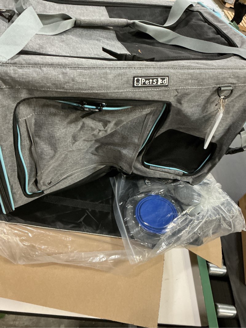 Condition photo showing New/Like New for petskd side expandable extra large cat car carrier with collapsible litter box for long distance travel,24"x17"x17" portable soft sided pet carrier with roller shades for 2 cats up to 55lbs(grey)
