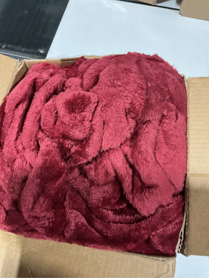 Condition photo showing Good Condition for bedsure gentlesoft burgundy red fleece blanket king size - 280gsm throw blankets for couch,sofa,bed, soft lightweight plush cozy throws for toddlers burgundy red king (108" x 90")