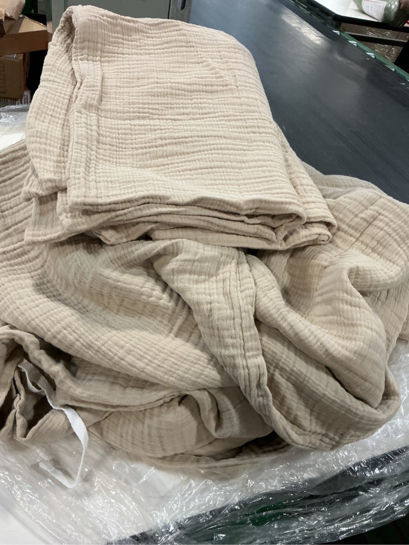 Condition photo showing New/Like New for organic airy gauze duvet cover set full/queen