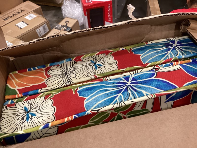 Condition photo showing Good Condition for outdoor 18-inch square reversible seat cushion with ties, 2-pack, aloha crimson aloha crimson 2-pack