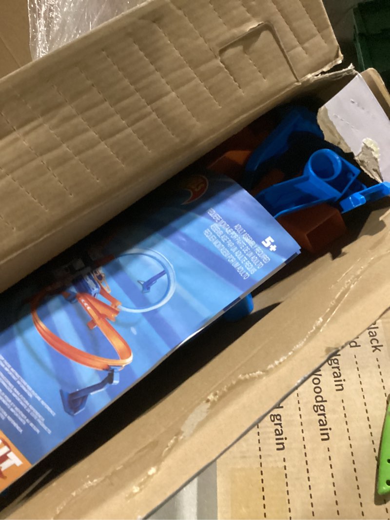 Condition photo showing Good Condition for Hot Wheels Track Set with 1:64 Scale Toy Car, 4 Intersections for Crashing, Powered by a Motorized Booster, Criss-Cross Crash Track (Amazon Exclusive) Criss Cross Crash