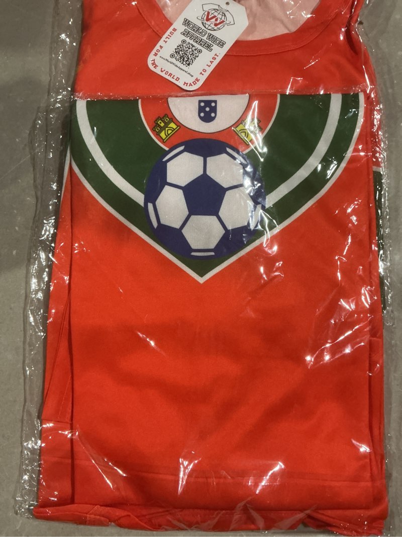 Condition photo showing Good Condition for orange portugal-themed x-large t-shirt featuring the country's national coat of arms