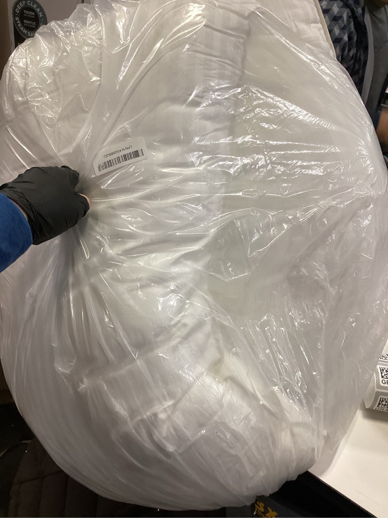 Condition photo showing Good Condition for Beckham Hotel Collection Bed Pillows King Size Set of 2 - Down Alternative Pillow for Back, Stomach or Side Sleepers