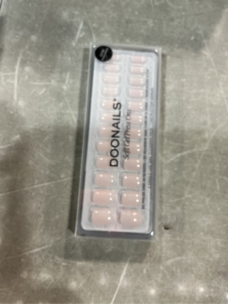 Condition photo showing New/Like New for doonails soft gel press on nails - 28 pcs kit with stickers in 14 sizes – white, extra short square – reusable glue on fake nails, handmade & salon-quality finish, vegan & cruelty-free, uñas postizas pillow talk extra short square
