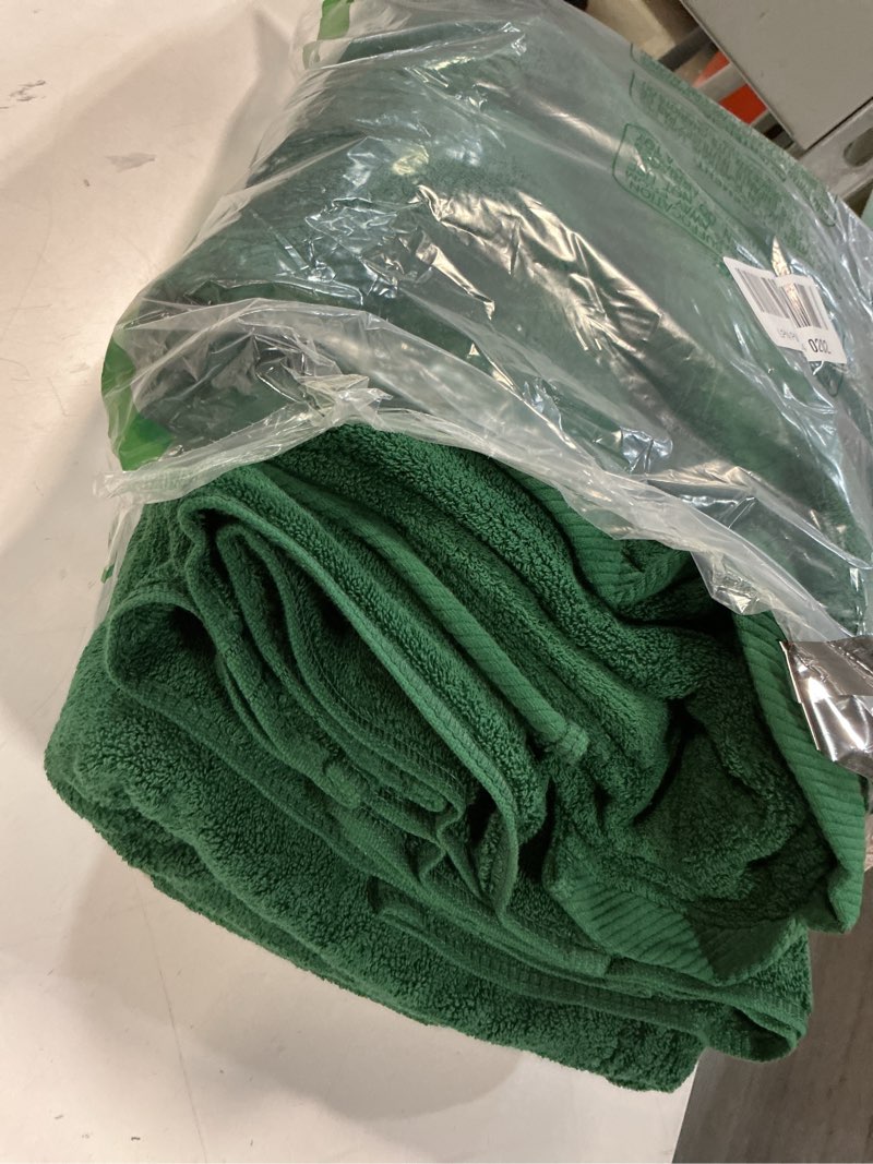 Condition photo showing As Is for COZYART Dark Green Bath Towel Set 6Pcs, Turkish Cotton Hotel Soft Absorbent Thick Bathroom Towel Sets of 6 with 2 Large Bath Towels, 2 Hand Towels, 2 Washclothes, 650 GSM Dark Green 6 Piece Towel Set