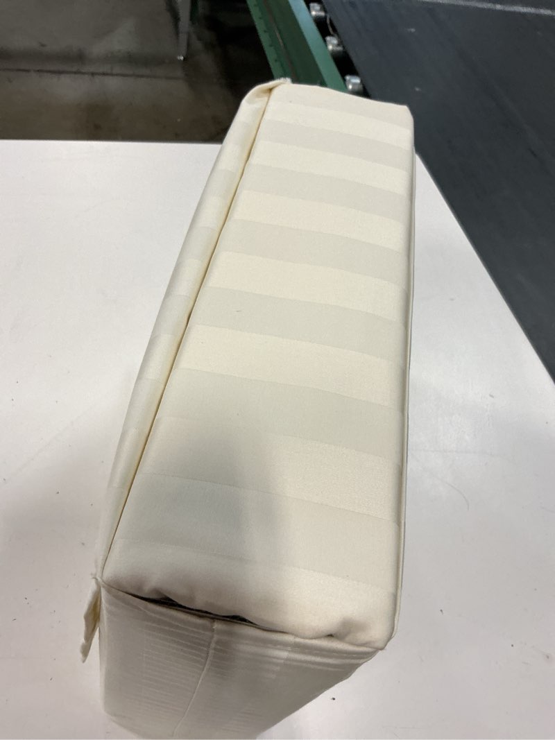 Condition photo showing Good Condition for member's mark 700-thread-count - delicate ivory - king:- delicate ivory, king
