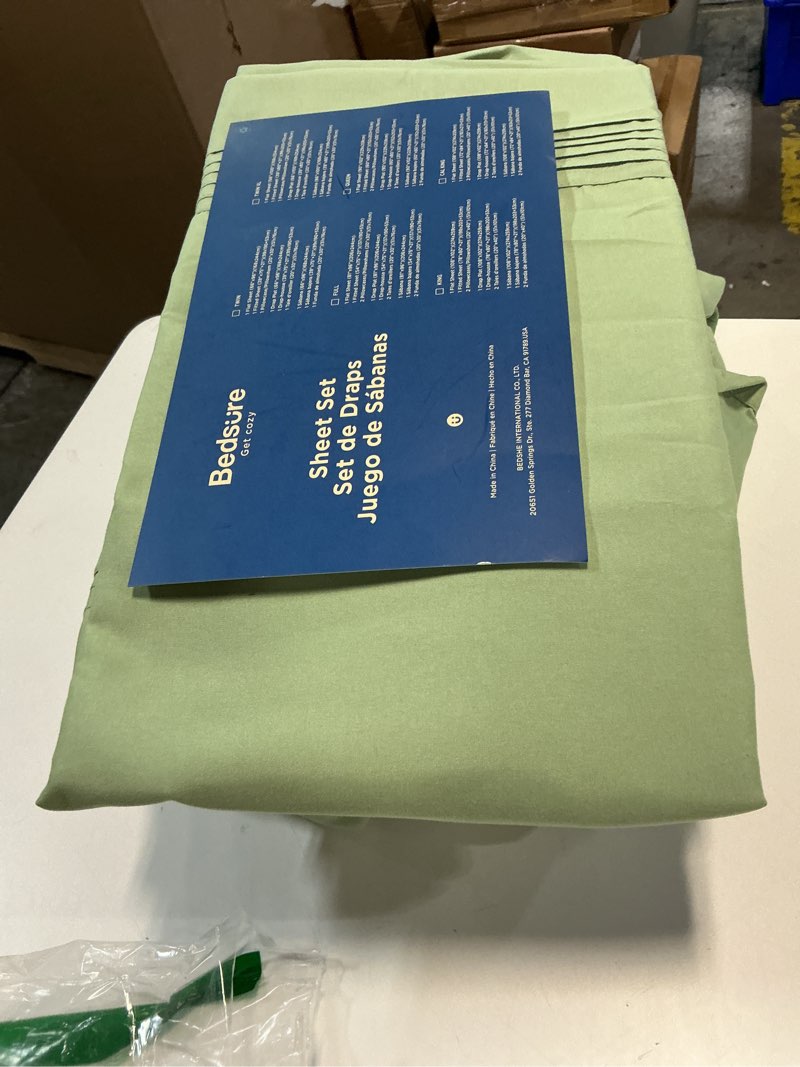 Condition photo showing New/Like New for bedsure deep pocket queen sheets set - fits mattresses up to 21 inches thick - 4 piece gentlesoft bed sheets, moisture wicking, soft & cooling bedsheet & pillowcases, easy & secure fit, light green 05 - light green queen