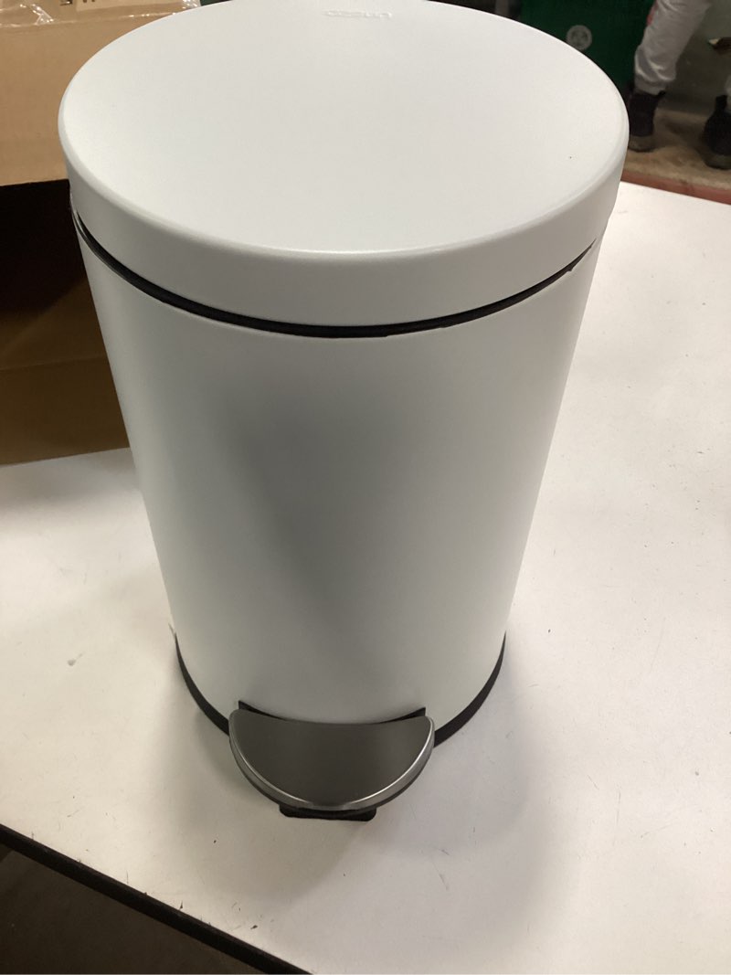 Condition photo showing New/Like New for Cesun 1.2 Gallons Small Trash Can with Lid, White Bathroom Garbage Can with Foot Pedal, Mini Round Wastebasket for Bathroom, Bedroom, Office, 4.5 Liters / 1.2 Gallons, White