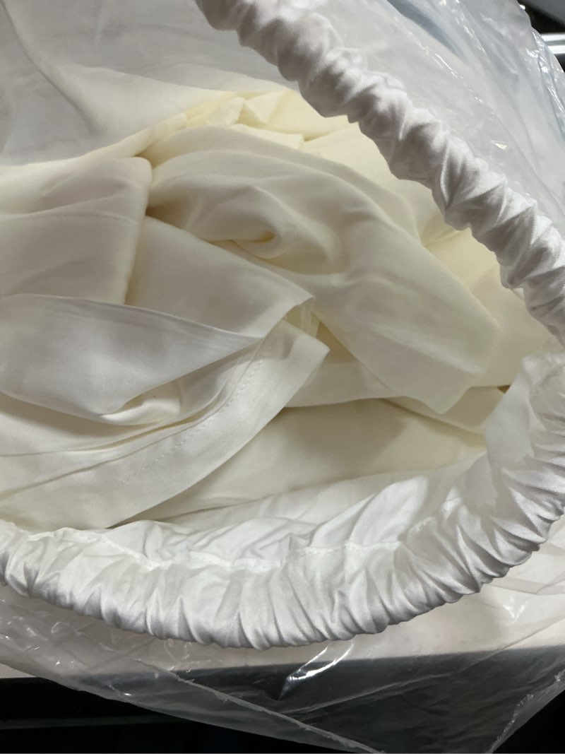 Condition photo showing Good Condition for quince bamboo sheet set color white size king 