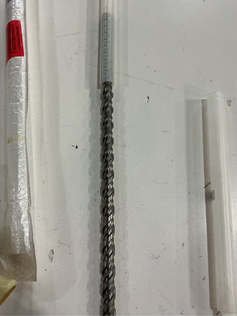 Condition photo showing As Is for 7/8 in x 21 inch (22x540mm) sds max rotary hammer drill bit, masonry drill bit,concrete drill bit for masonry, brick, stone, concrete (length :540mm / 21 inch, 22mm (7/8 in) diameter) 22mm ( 7/8 in ) diameter length :540mm / 21 inch