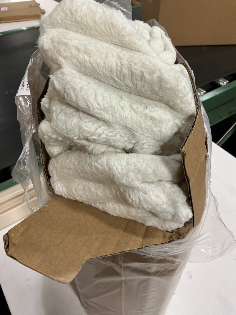 Condition photo showing item condition for Andency Queen Comforter Set 7 Piece Dark Emerald Green - Bed in a Bag Queen Boho Lightweight Fluffy Tufted Bedding Sets with Comforter, Sheets, Pillowcases & Shams Emerald Green Queen (90"x90")