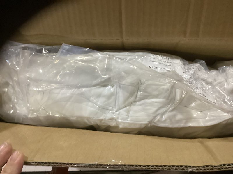 Condition photo showing New/Like New for COHOME Queen Cooling Comforter All-Season Quilted Down Alternative Duvet Insert Luxury Hotel Reversible Winter Warm Comforter with Anti-Clump Tech & 8 Tabs - Gift for Women & Men - White 88"x88" White Queen Comforter