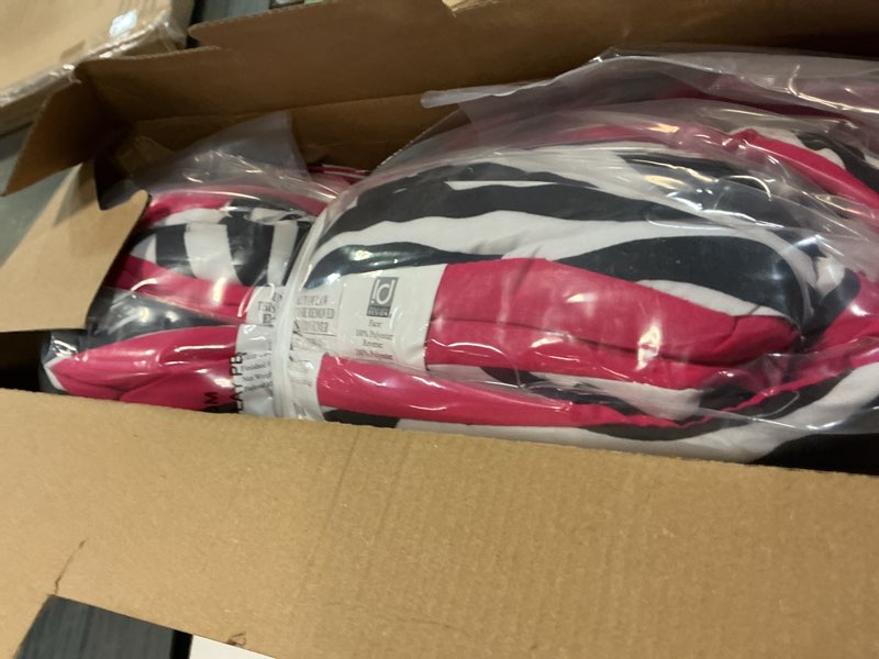 Condition photo showing Good Condition for Madison Park Daybed Cover Set-Trendy Damask Quilting with Scalloped Edges All Season Luxury Bedding with Bedskirt, Matching Shams, Decorative Pillow, 75"x39", Tuscany Blush, 6 Piece 75"x39" Blush