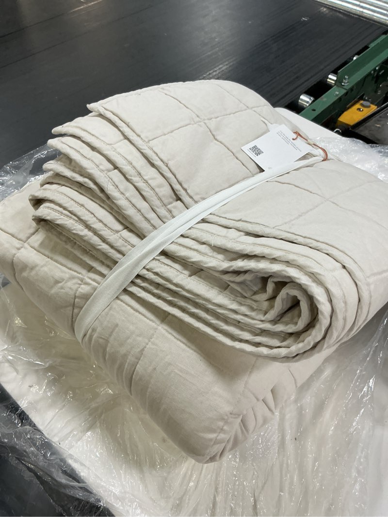 Condition photo showing Good Condition for european linen box quilt, full/queen, sand