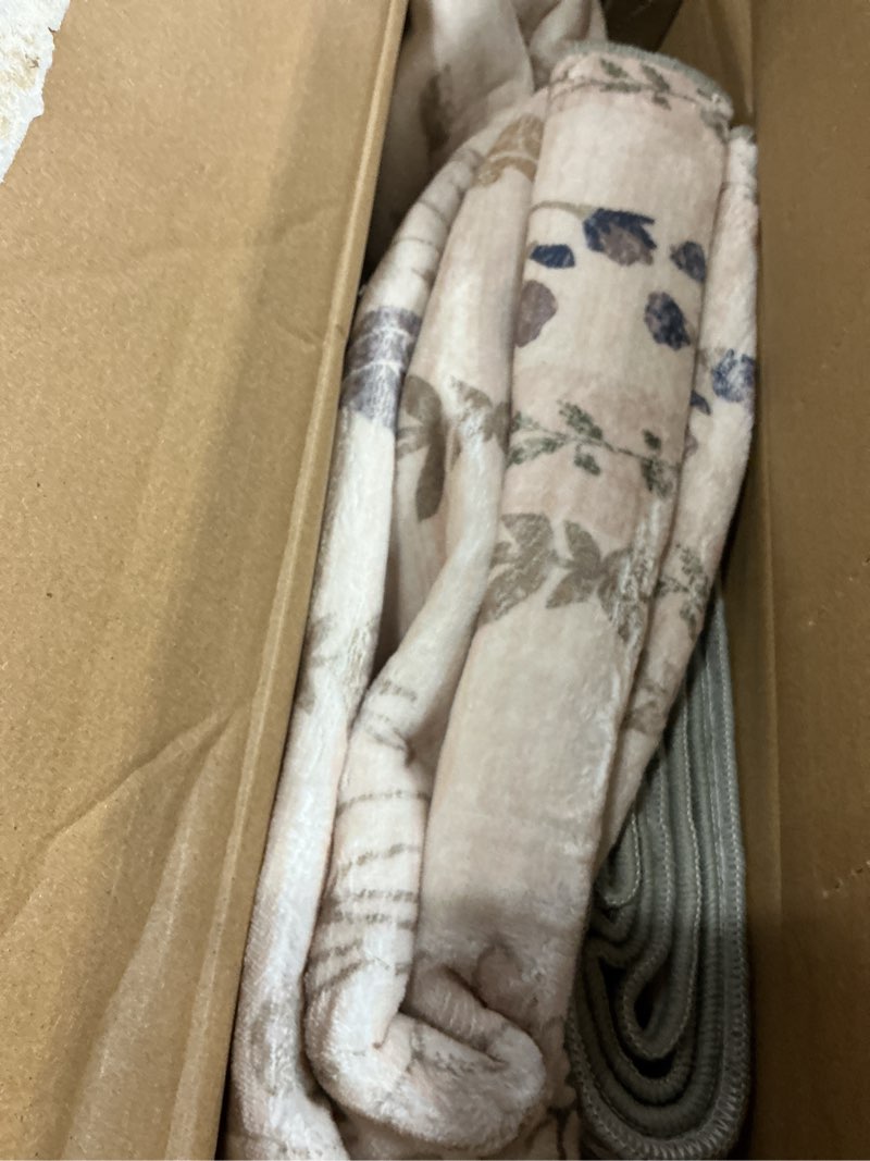 Condition photo showing Good Condition for yihouse 6x9 washable rug for bedroom, beige floral rugs for living room non slip ultra-thin large boho rug for kids playroom, classroom, girls dorm, nursery, beige multi 6' x 9' (rectangular) beige