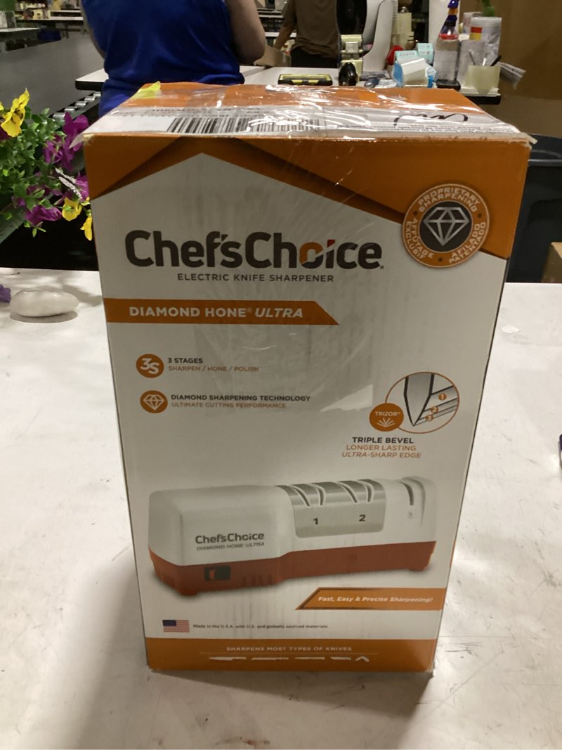 Condition photo showing Good Condition for chef'schoice model d203 3-stage electric knife sharpener, in orange (shd203or11)