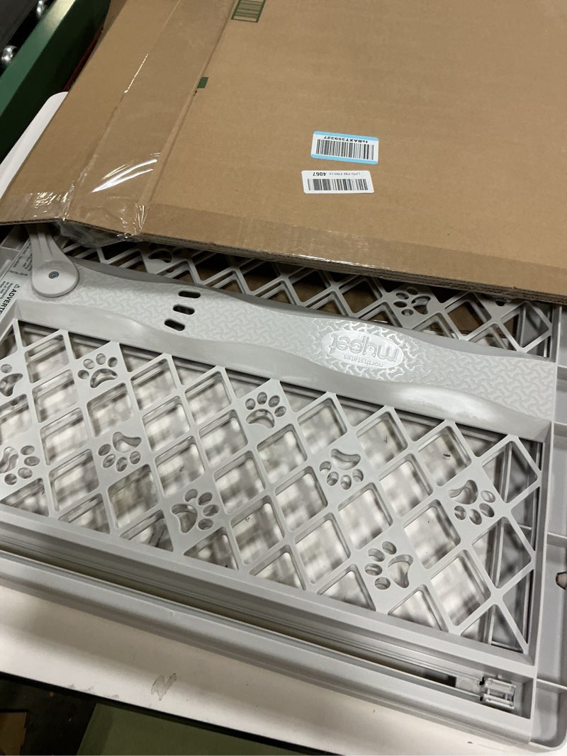 Condition photo showing Good Condition for North States 5-Way Pet Gate, Model# 8619