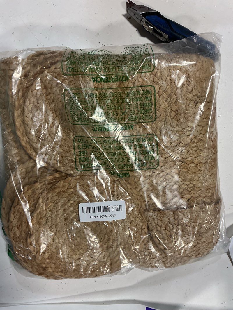 Condition photo showing Good Condition for hand woven natural jute scalloped rug, reversible boho entry area rugs for kitchen, living room, farmhouse indoor outdoor decorative floor-rug, bohemian style size 2x4 ft beige 2' x 4' (scalloped)
