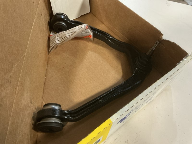 Condition photo showing Good Condition for moog ck80942 front upper suspension control arm and ball joint assembly for chevrolet silverado 1500