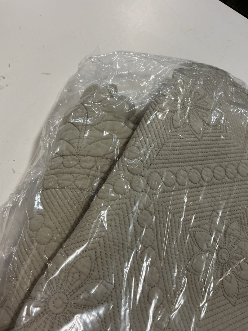 Condition photo showing As Is for beige small floral pattern throw quilt 