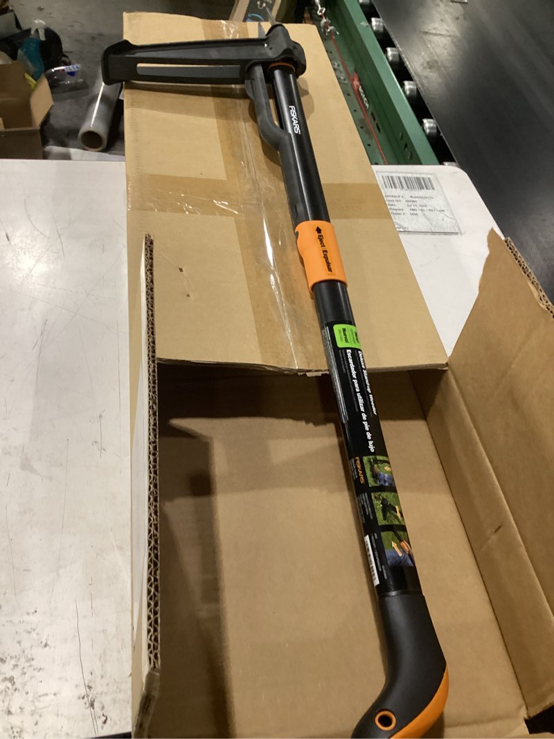 Condition photo showing New/Like New for fiskars 39.25 in. stainless steel weeder aluminum handle  black and orange