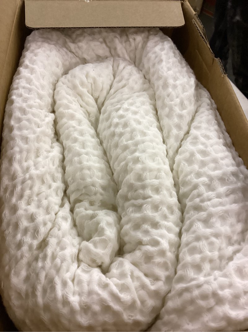 Bedsure Comforter Duvet Insert - Quilted Comforters Oversize Queen Size, All Season Duvet, GentleSoft Down Alternative Bedding, with 8 Tabs, Gifts for Women/Men, White, Oversize Queen 98 x 98 Inches Oversize Queen White