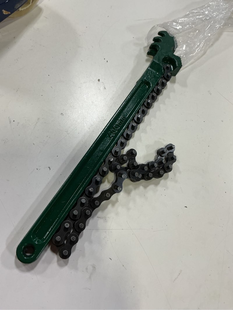 Condition photo showing Good Condition for 16 inch heavy duty reversible chain wrench for 1.5" to 7.5" diameter oil & fuel filter