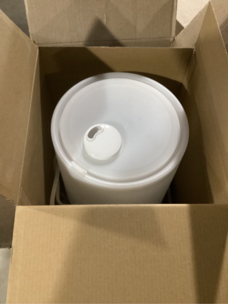 Condition photo showing Good Condition for crane ultra-quiet 3-in-1 humidifier, essential oil aroma diffuser & soothing sleep light - compact 1.2 gallon capacity with adjustable night light & fragrance tray - ideal for bedroom and office