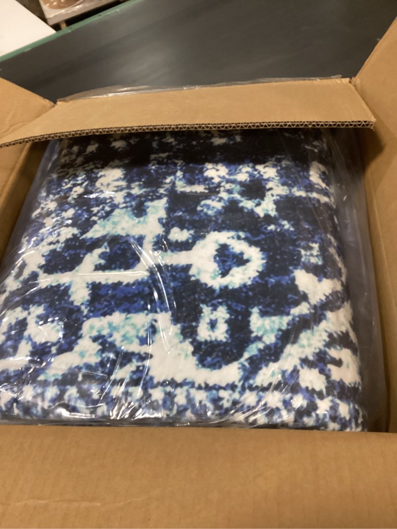 Condition photo showing New/Like New for vivorug 9x12 Area Rugs, Stain Resistant Washable Rug for Living Room, Vintage-Inspired (Navy Blue, 9'x12') Navy/Ivory 9' x 12' (Rectangular)