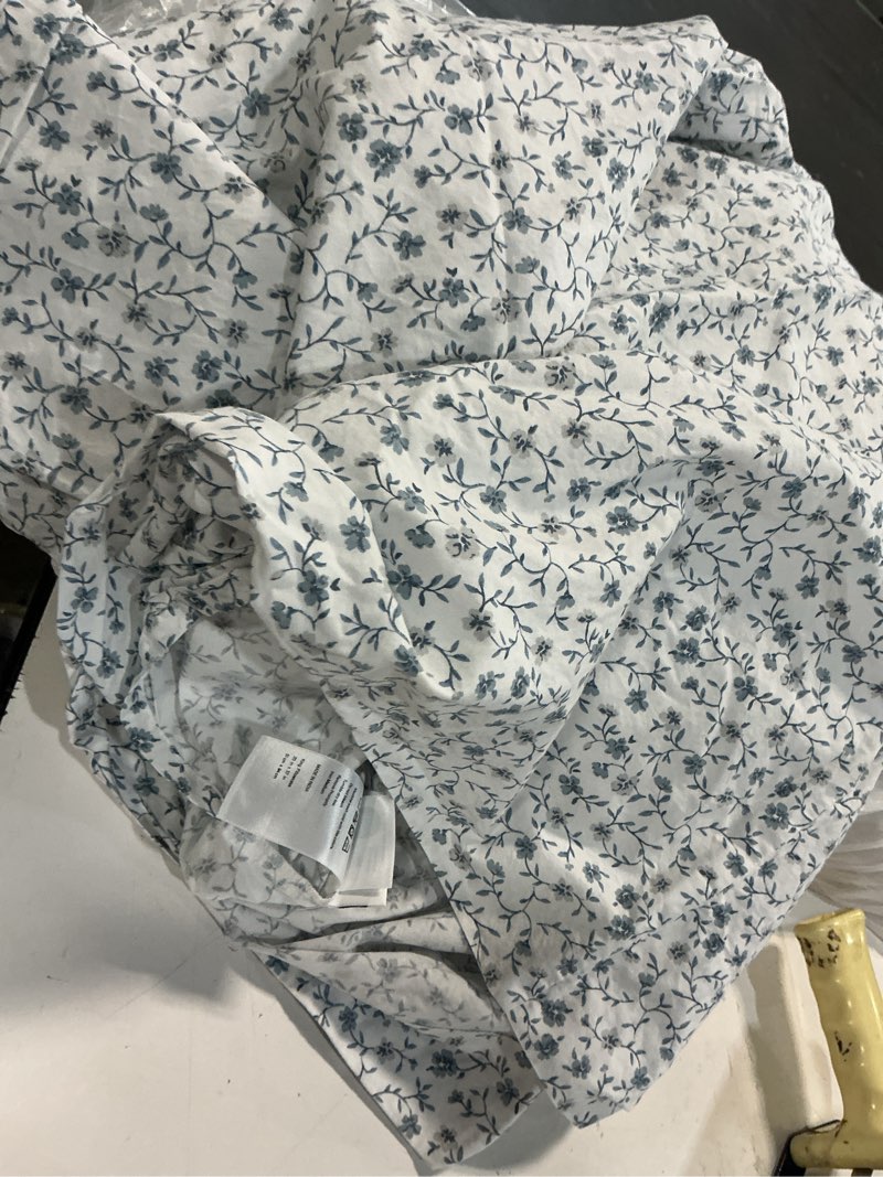 Condition photo showing As Is for organic crisp percale duvet set (3 pieces ) king