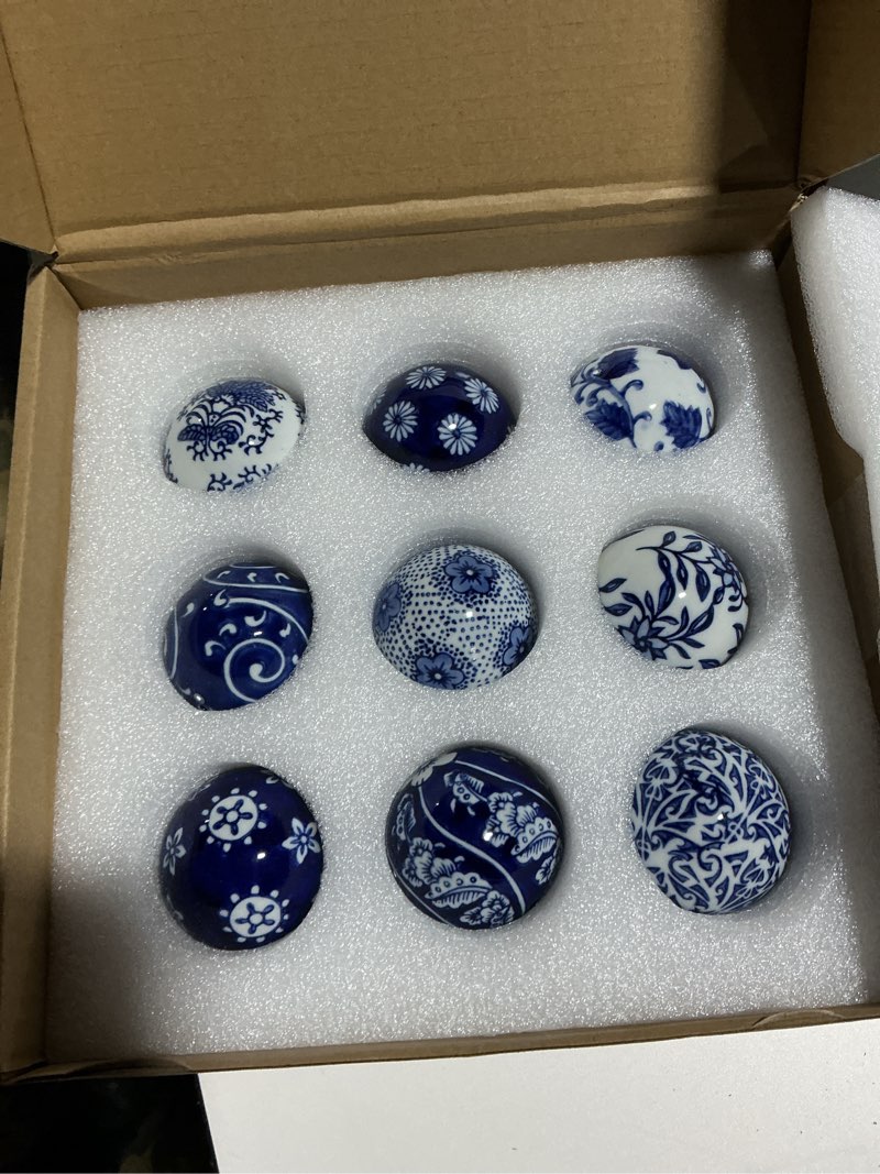 Condition photo showing Good Condition for Vesici 9 Pcs Blue and White Porcelain Balls Decorative Chinoiserie Orbs for Centerpiece Bowls China Ceramic Balls Farmhouse Basket Tray Vases Decoration Gifts for Dining Table Holiday(Classic Style)