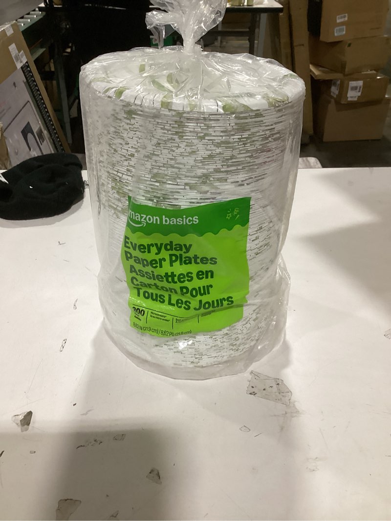 Condition photo showing New/Like New for Amazon Basics Everyday Paper Plates, 8 5/8 Inch, Disposable, 300 Count