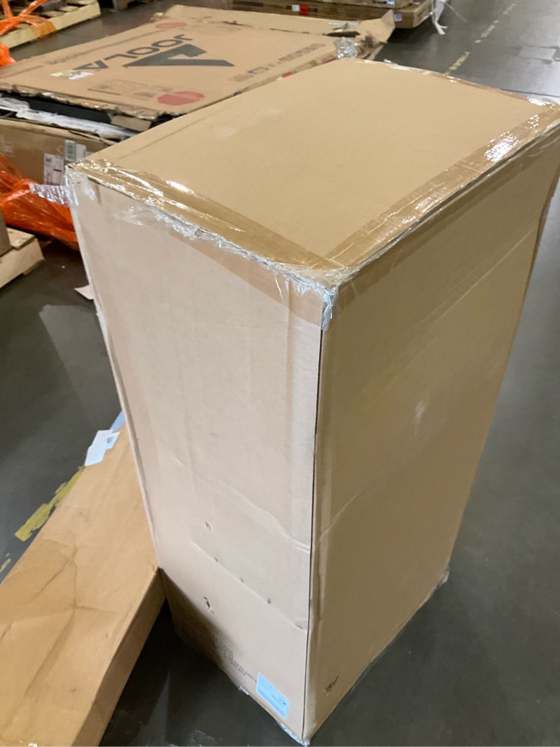 Condition photo showing Good Condition for Amazon Basics Sturdy Foldable Plastic Chair, Portable, 350-Pound Capacity, White, 6-Pack 6-Pack White