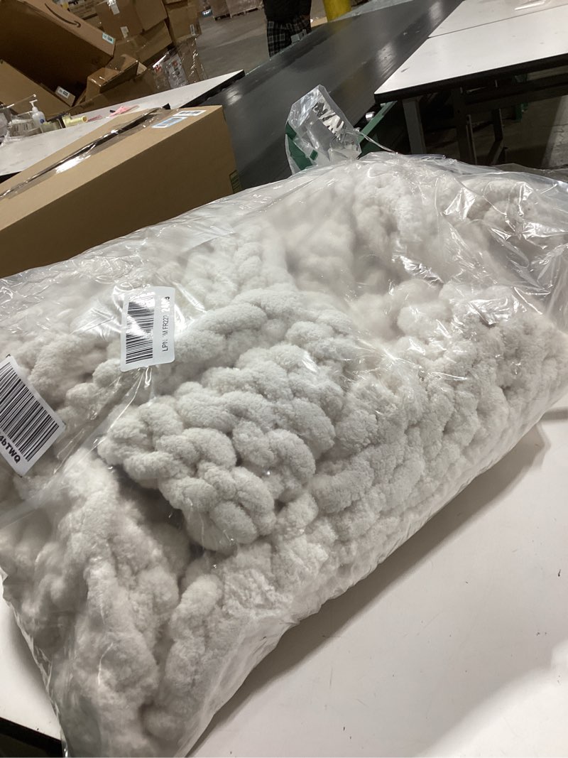 Condition photo showing Good Condition for Carriediosa Chunky Knit Throw Blanket 50" X 60", 100% Hand Made Large Chenille Loop Yarn Soft Fluffy Throws for Couch Sofa Bed, Big Crochet Cozy Heavy Thick Cable Woven Blankets, Cream White Cream White 50" X 60"