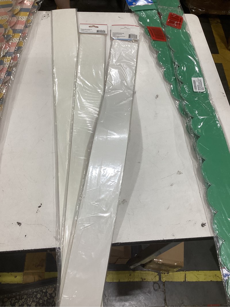 Condition photo showing New/Like New for edupress book parade photo border (39 x 3) 39 feet