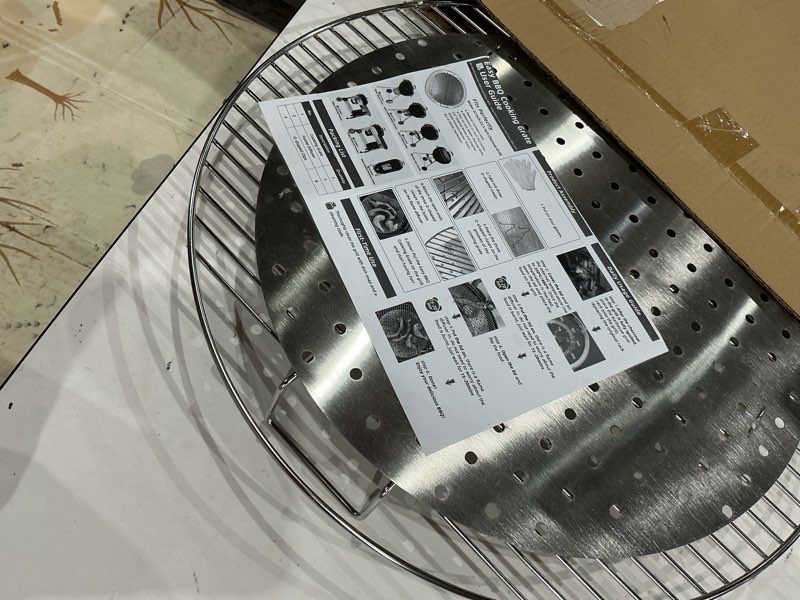 Condition photo showing Good Condition for replacement round cooking grill grate 21.5 inch, stainless steel bbq grills with no-fire 360° even heat distribution plate, compatible for weber kettle 22" charcoal grills & similar grills ? 21.5" round