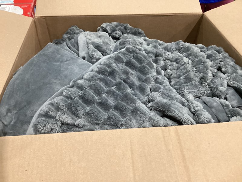 Condition photo showing Good Condition for BEDELITE Fluffy King Size Comforter Set - Grey Fleece Soft Comforter for King Size Bed, Luxury Warm Bedding Set for Winter, Fuzzy Bed Set 3 Pieces (1 Comforter, 2 Pillowcases) Dark Grey King(102"x90")