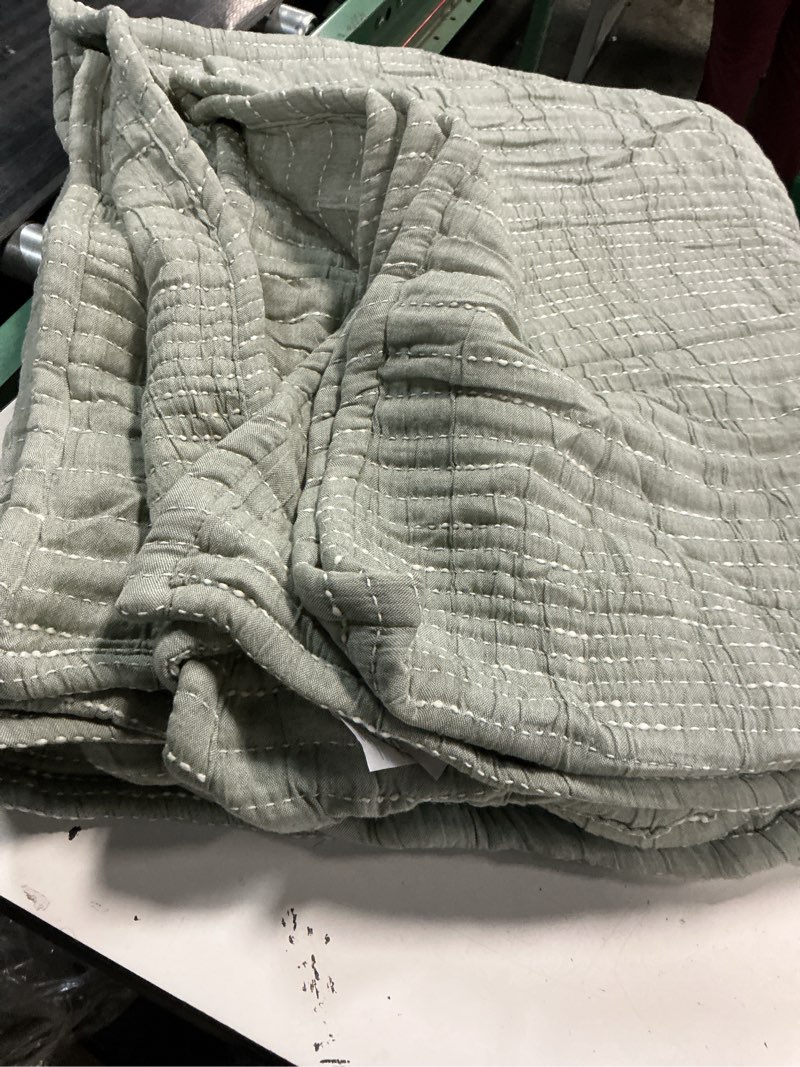Condition photo showing Good Condition for organic cotton channel stitch coverlet, king/cal king, green