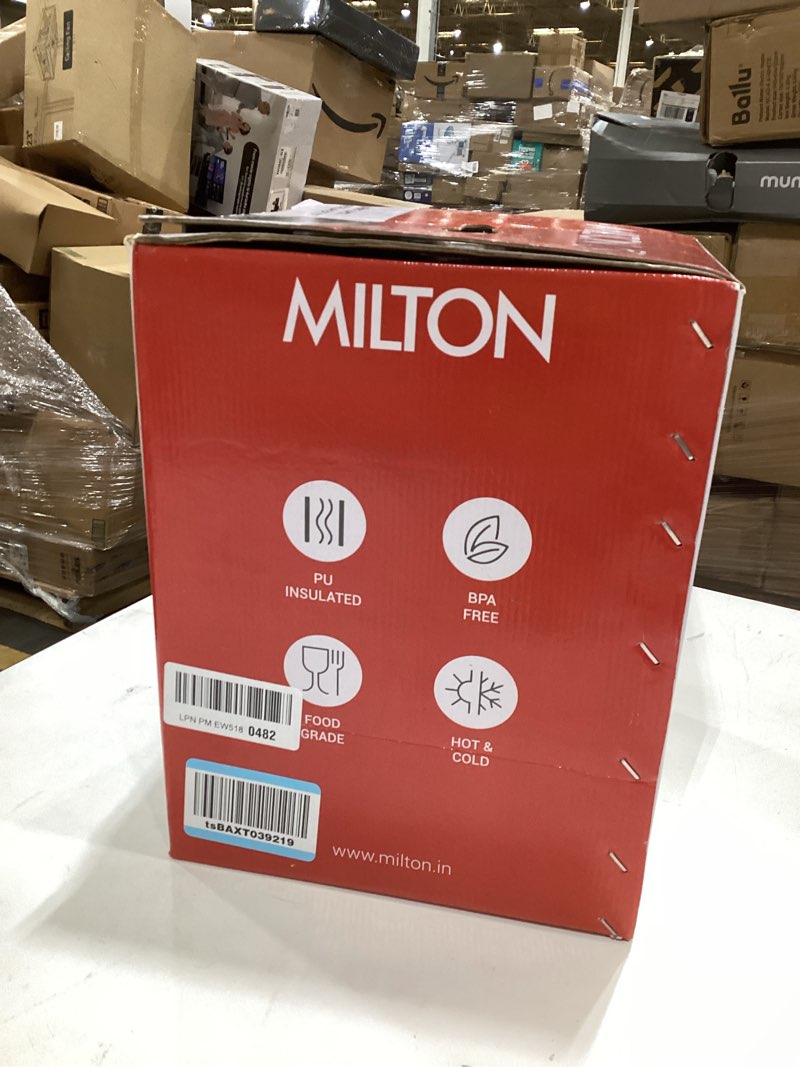 Condition photo showing Good Condition for Milton Thermoware Insulated Casserole Dishes