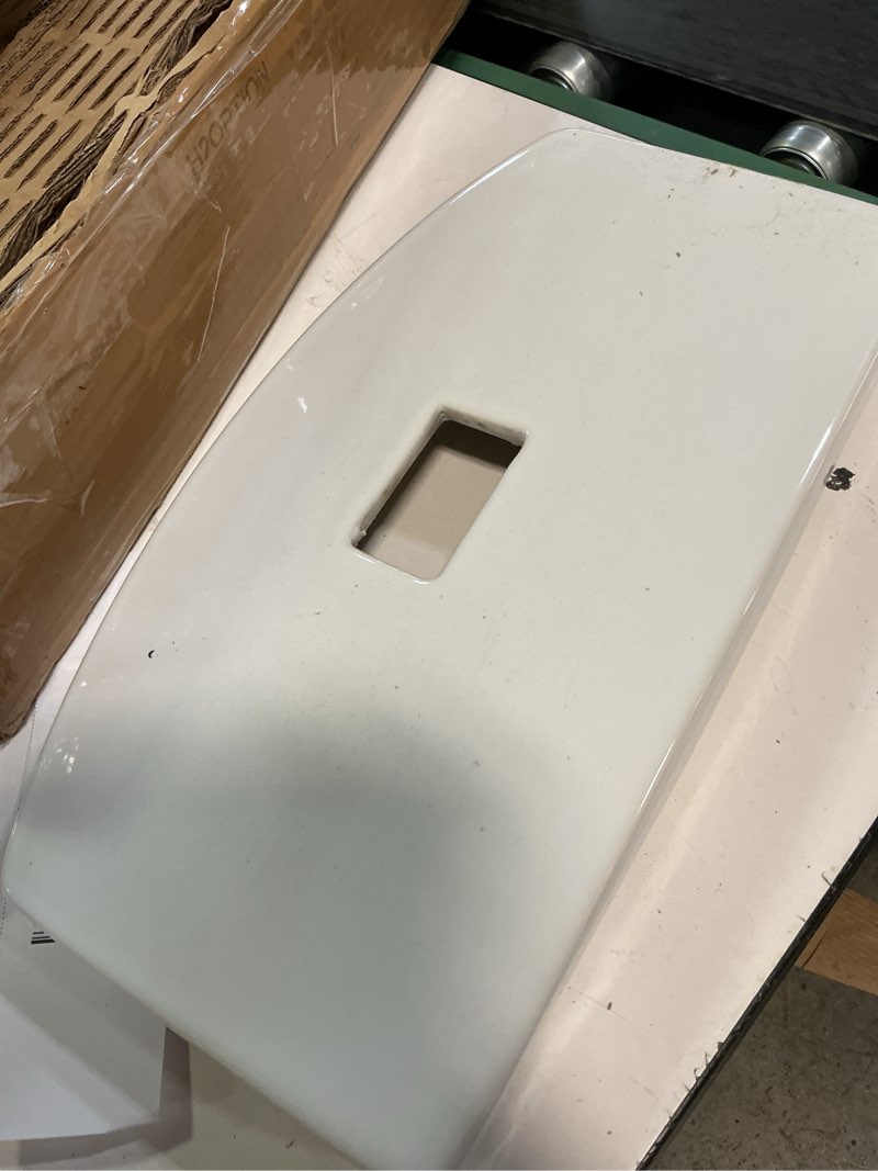 Condition photo showing As Is for american standard 735138-400.020 h2 option tank cover, white