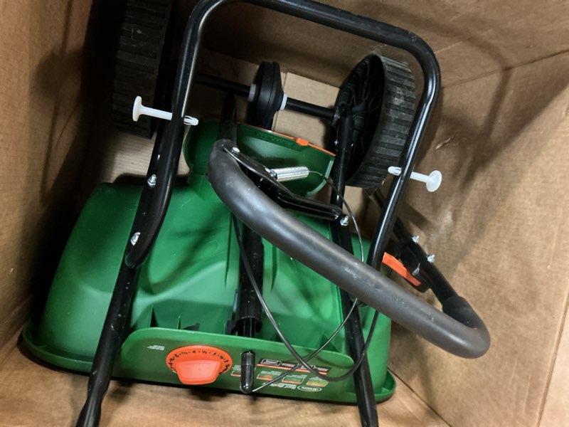 Condition photo showing Good Condition for scotts turf builder edgeguard dlx broadcast spreader for seed, fertilizer, salt, ice melt, holds up to 15,000 sq.ft. product deluxe