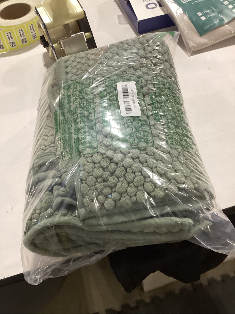 Condition photo showing New/Like New for Arotive Luxury Chenille Bathroom Rug Mat, Extra Soft Thick Absorbent Shaggy Bath Rugs, Non-Slip Machine Wash Dry, Plush Bath Mats for Bathroom, Shower and Tub, 24x16, Olive Green Olive Green Rectangular 24" x 16"