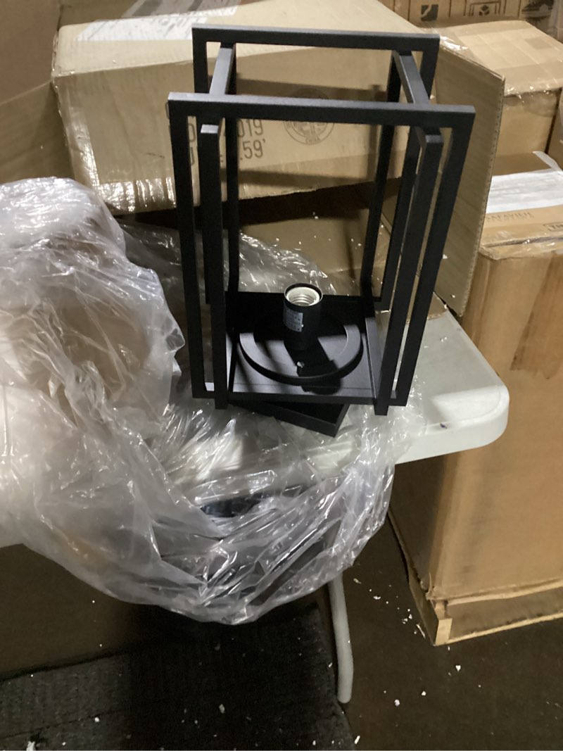 OUTDOOR LATERN LIGHT FIXTURE