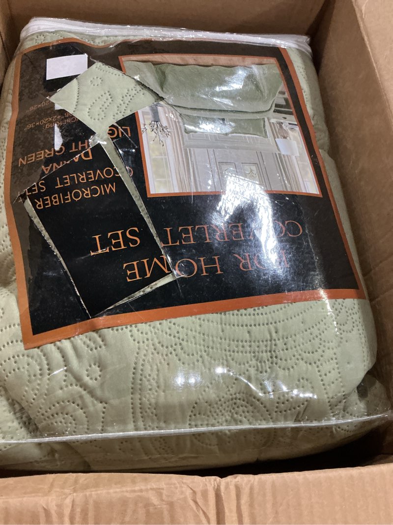 Condition photo showing New/Like New for linen plus embossed coverlet bedspread set oversized solid light green king/california bed cover bedding new # dana king/california king light green