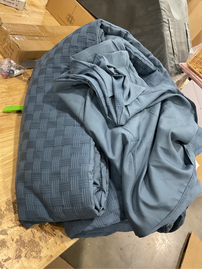 Condition photo showing Good Condition for whale flotilla jacquard checkerd extra soft queen comforter set - luxury reversible microfiber comforters full size bedding set with 2 pillowcases - lightweight duvet for all seasons, navy blue blue full/queen(90"x90")